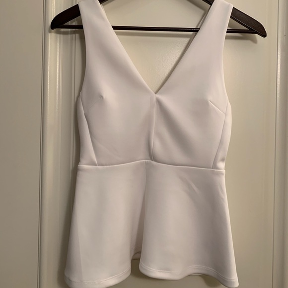 Dynamite White V-Neck Sleeveless Blouse - Picture 1 of 2